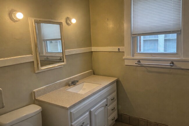 Building Photo - 2502 Blair Blvd