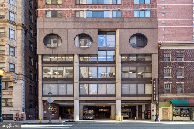 Building Photo - 1420 Locust St