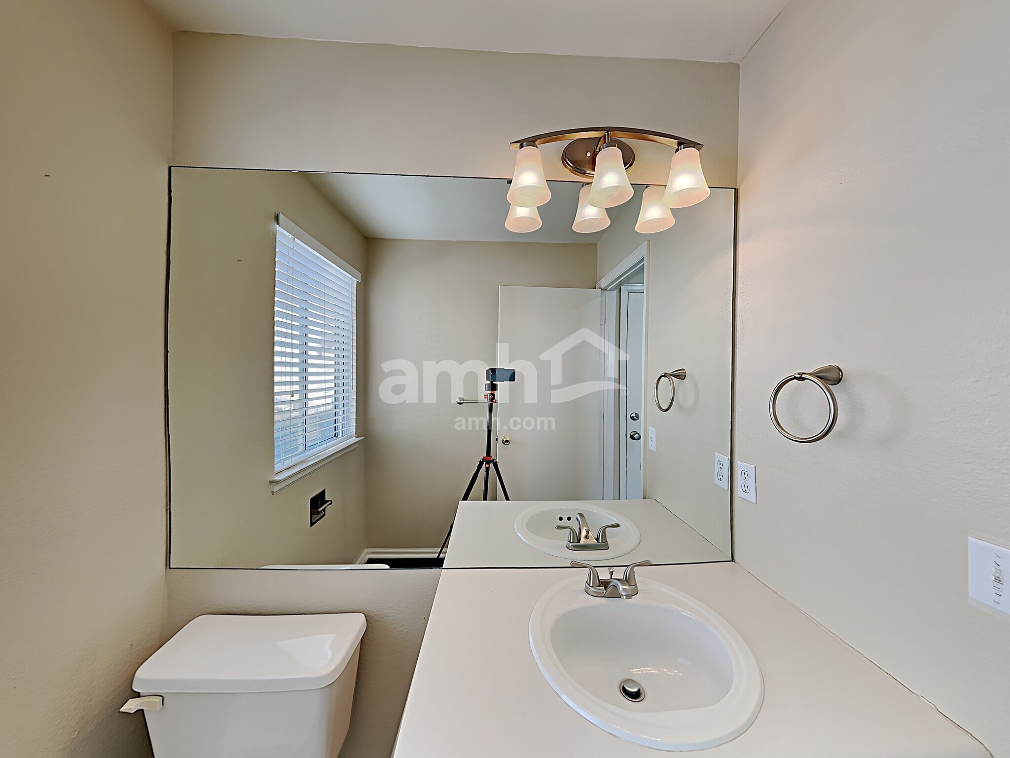 Building Photo - 2768 S Cathay Ct