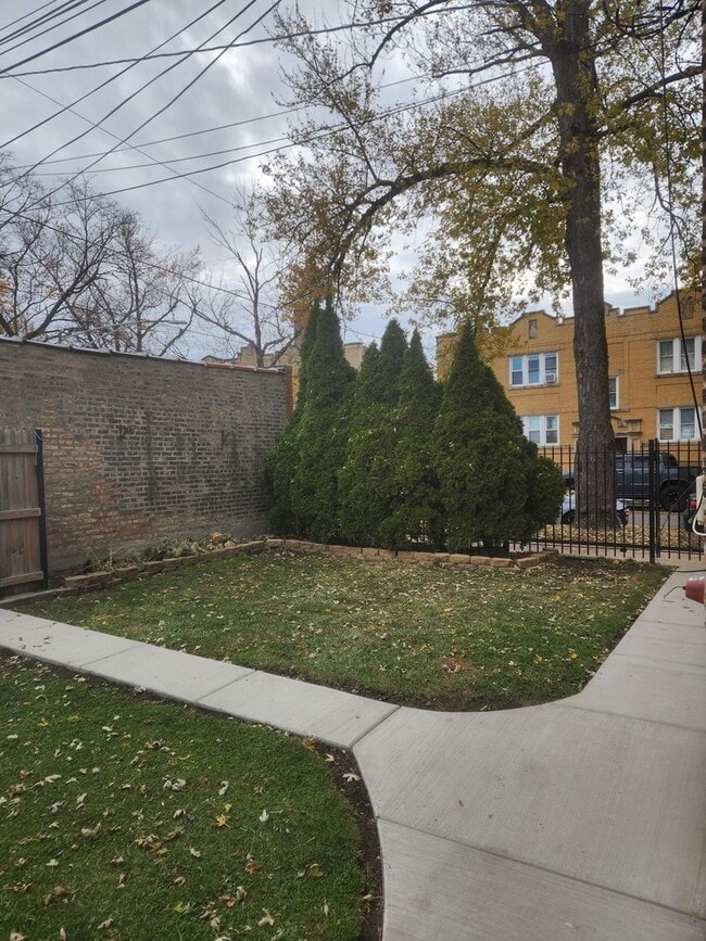 Building Photo - 3055 N Lockwood Ave