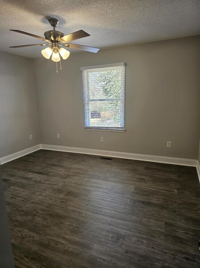 Building Photo - 134 Rolling Dr