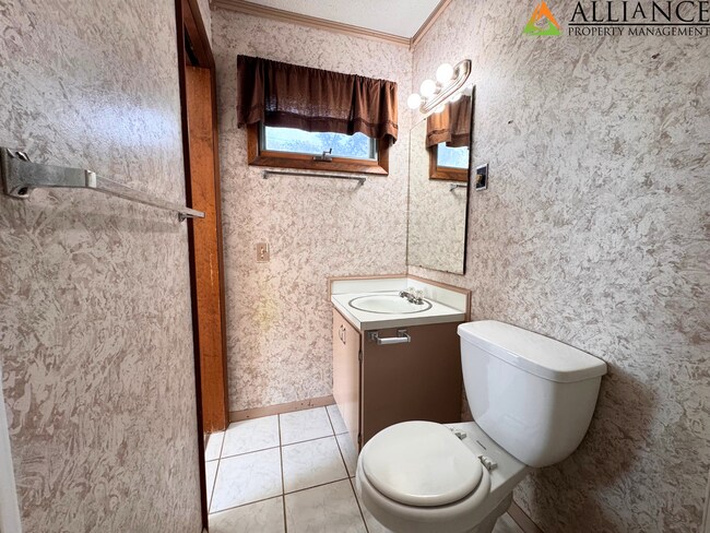 Building Photo - Home with Fenced Yard~Great West Side Loca...