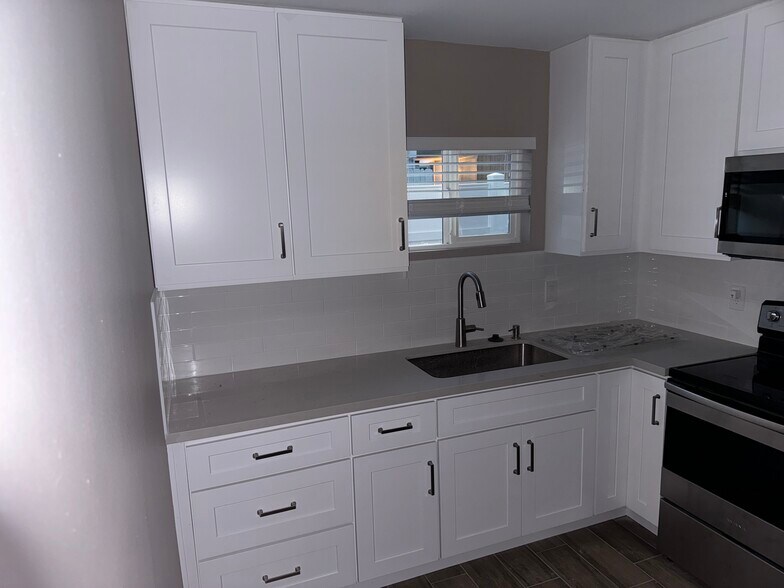 Building Photo - 32952 Urban Ave