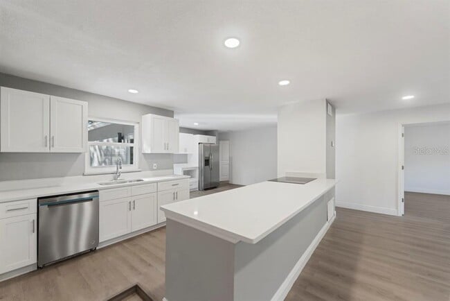 Building Photo - 1087 Swan St