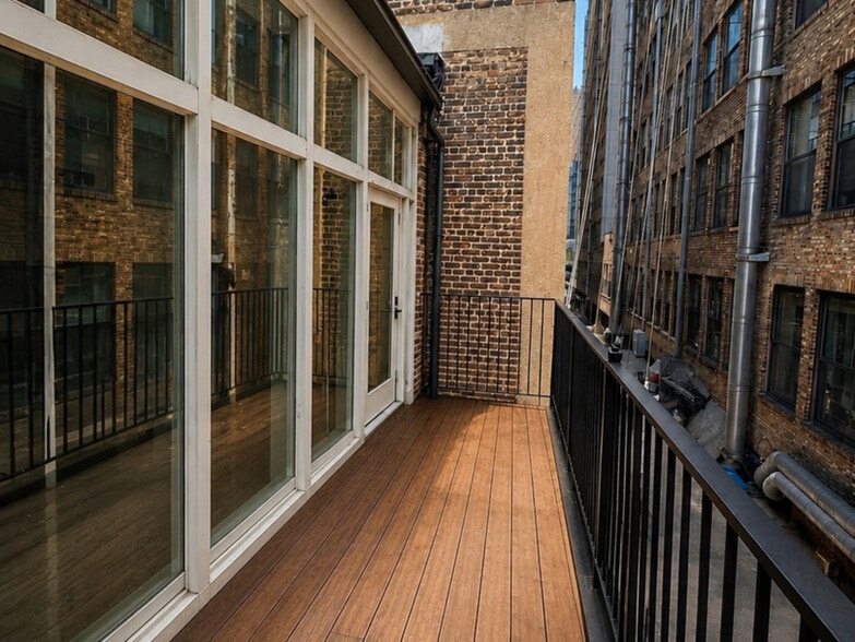 Building Photo - 751 S Clark St