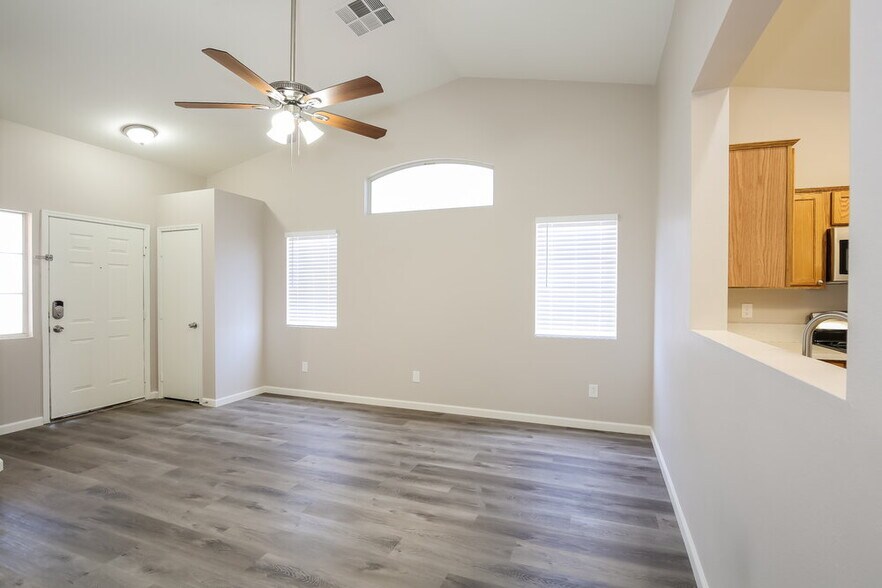 Building Photo - 913 Baritone Way