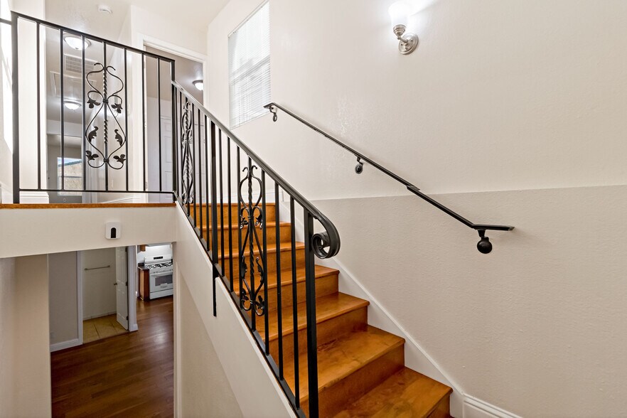 Building Photo - 2644 62nd Ave