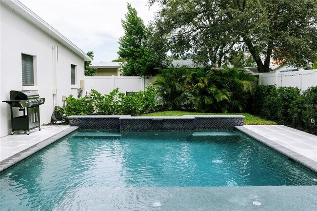 Building Photo - 4316 S Lois Ave