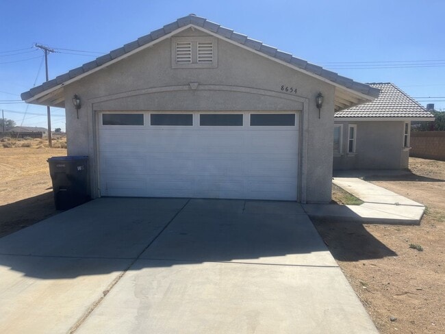 Building Photo - 8654 Poppy Blvd