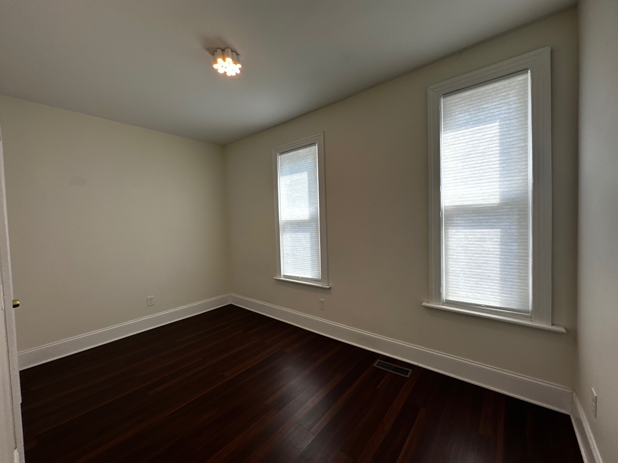 Building Photo - 39 W Balcom St