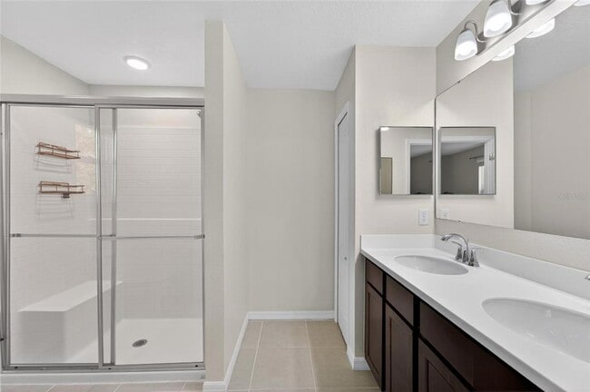 Building Photo - 3842 Hampstead Ln