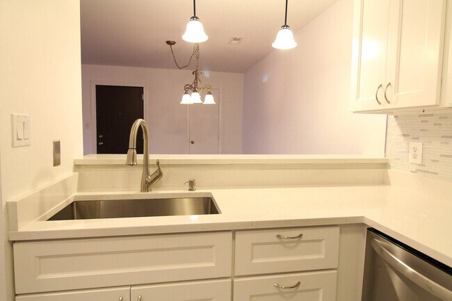 Building Photo - 102 Chesterfield Ln