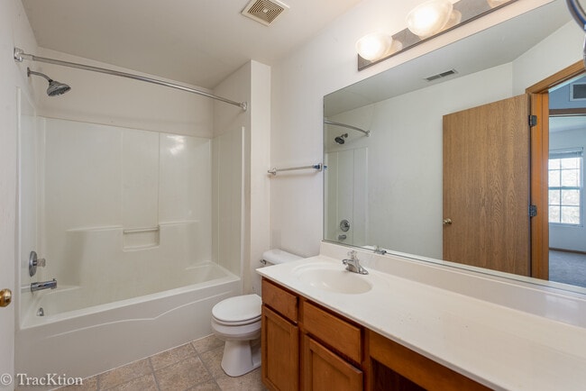 Building Photo - 104 Concord Dr S