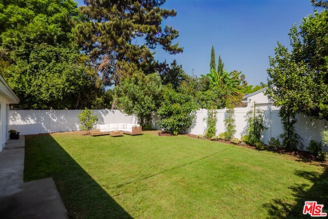 Building Photo - 15701 Ludlow St