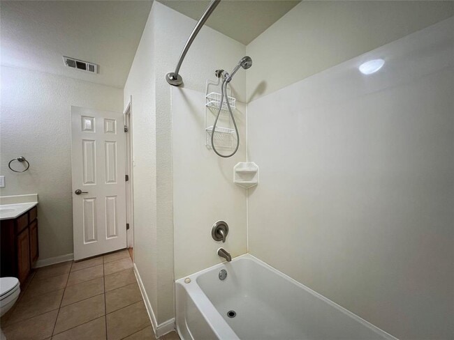 Building Photo - 4511 Western Lake Dr