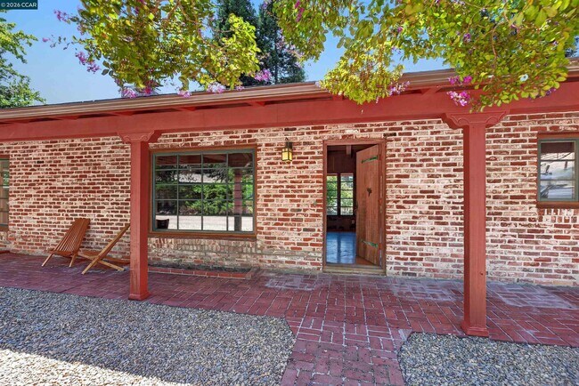Building Photo - 755 Glenside Dr