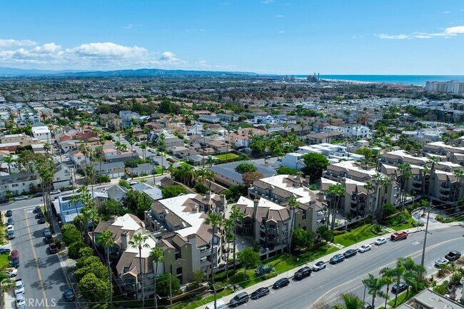 Building Photo - 430 Lake St