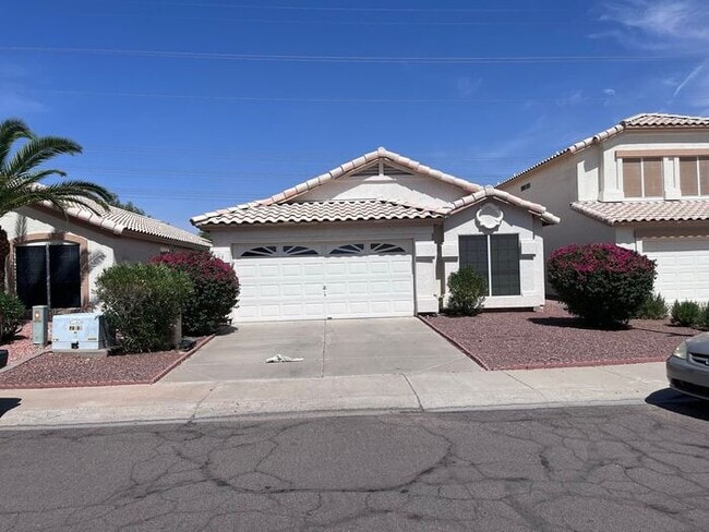 Building Photo - 3 Bed/ 2Bath Single Level Home in Ahwatukee Area