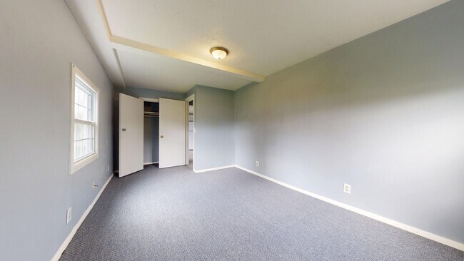 Building Photo - 2383 Park Ave E