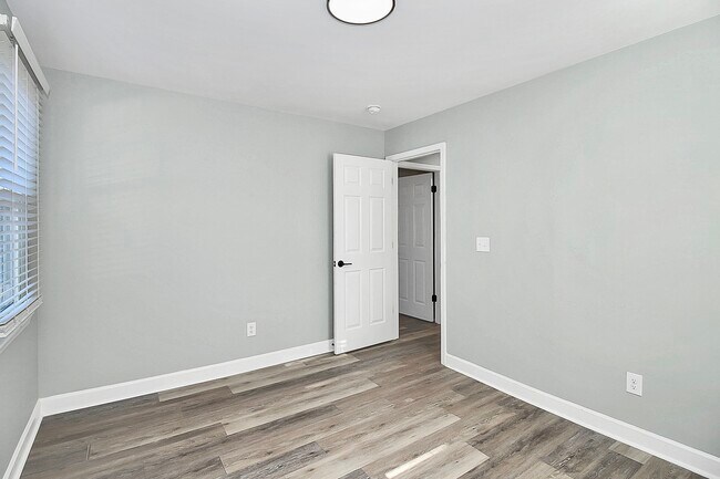 Building Photo - 2921 Ravencroft Dr