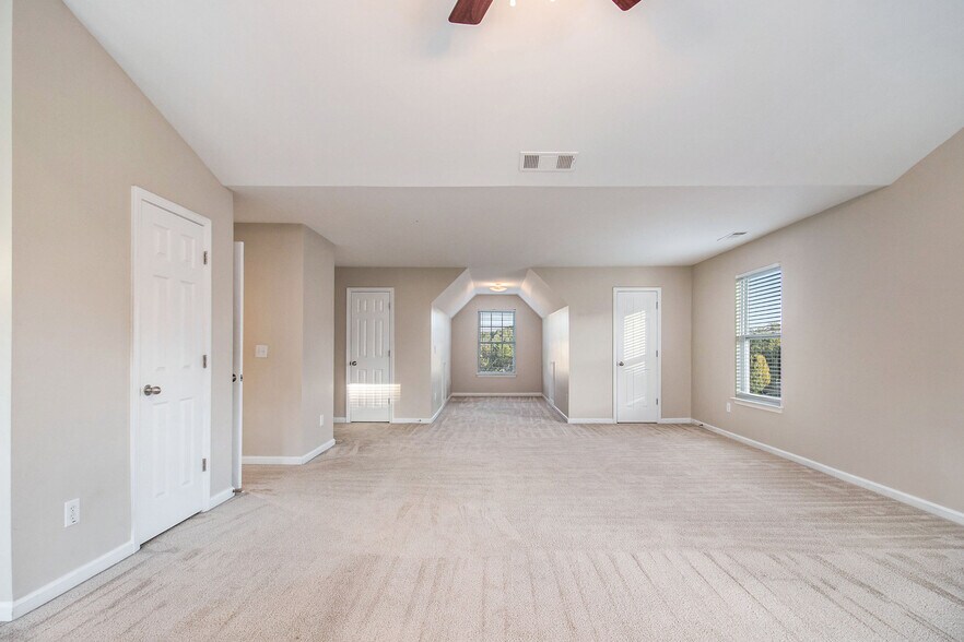 Building Photo - 395 Sugarberry Ln