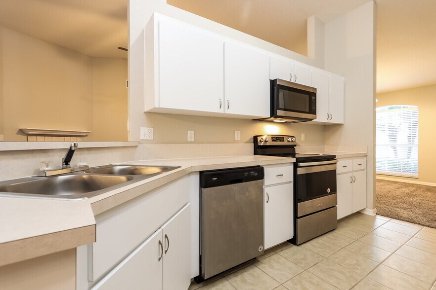 Building Photo - 5800 Driftwood Dr