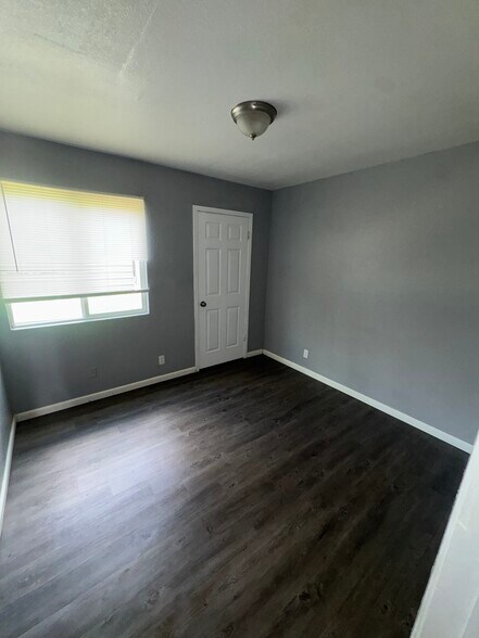 Building Photo - 10100 Brownie Dr