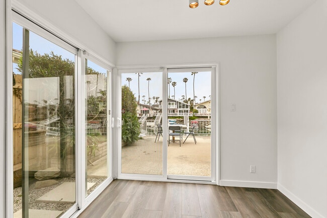 Building Photo - 2957 Seaview Ave