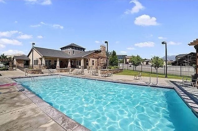 Building Photo - 3222 Manor View Dr