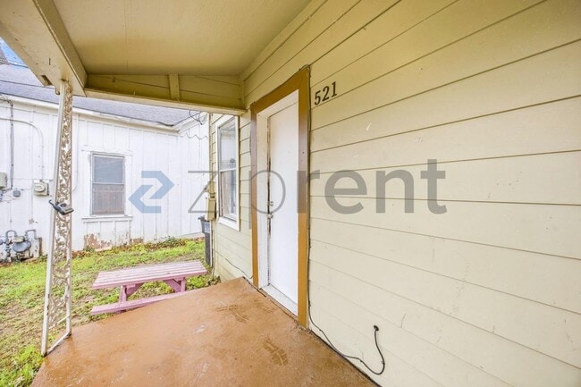 Building Photo - 521 S Polaris