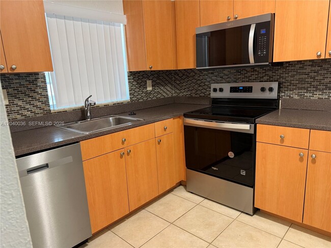 Building Photo - 4767 NW 9th Dr