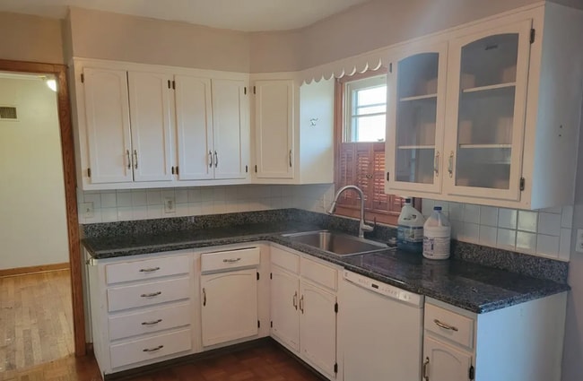 Building Photo - Don't miss out on this beautiful home!