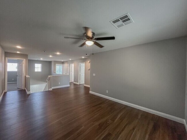 Building Photo - Stunning 5-Bedroom Home in Gated Community...