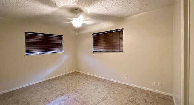 Building Photo - 3/2 in Northern Hills!!!