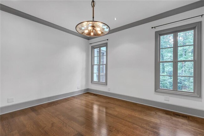 Building Photo - 425 Broadland Rd NW