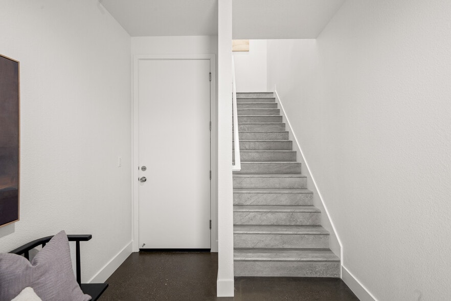 Building Photo - 1887 Notre Dame Blvd