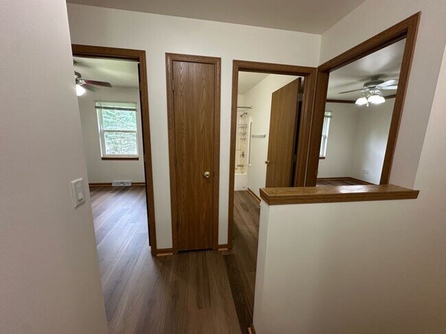 Building Photo - Ellis Avenue Duplex