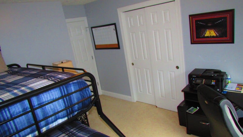 Building Photo - 720 Oaktree Blvd