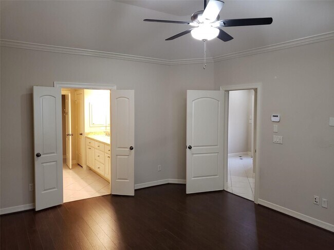 Building Photo - 4330 Lake Run Dr