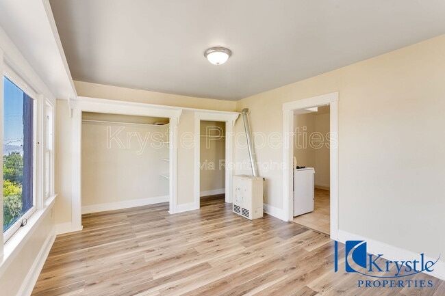 Building Photo - 517 Alhambra St