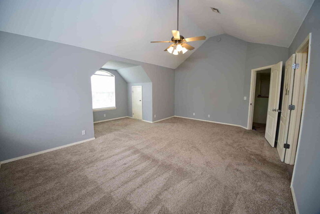 Building Photo - 10006 E 85th Pl