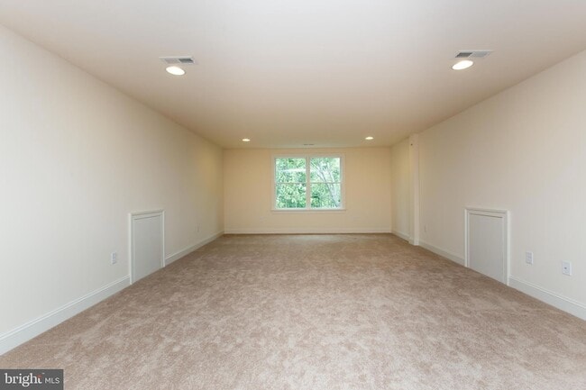 Building Photo - 18 Parkview Cir.