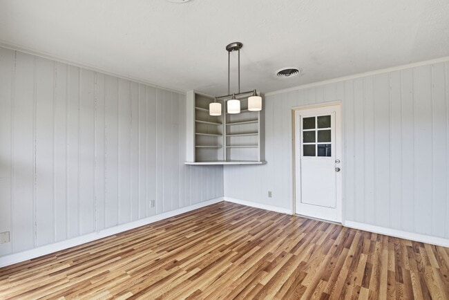 Building Photo - 4929 Libbey Dr