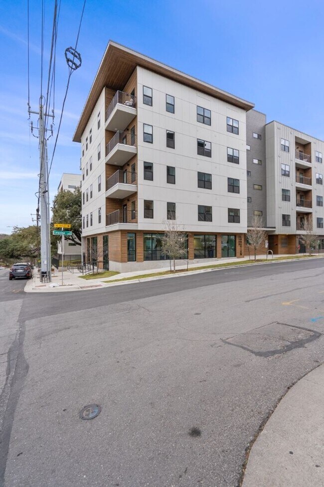 Building Photo - 2500 Longview St