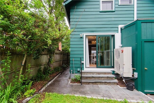 Building Photo - 12 Maitland Ct