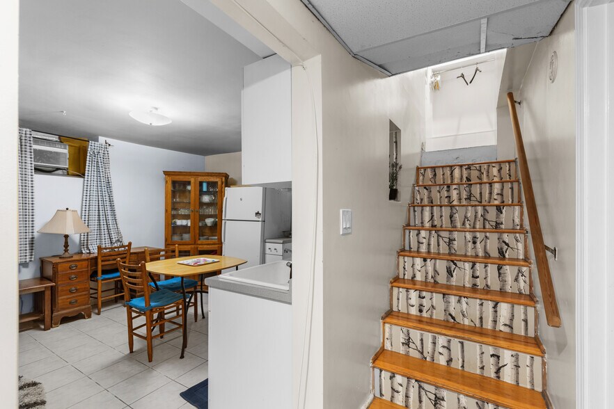 Building Photo - 56 Hobson St