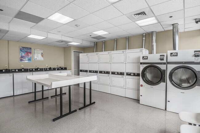 Building Photo - 127 Greyrock Pl