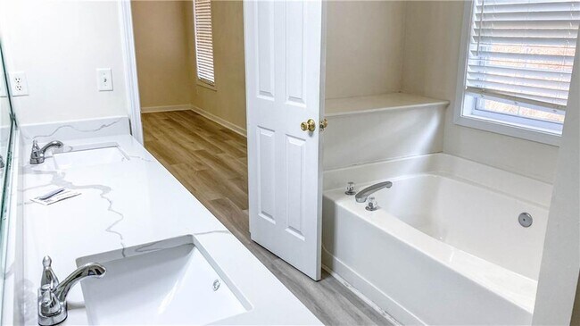 Building Photo - 570 Sterling Pointe Ct NW