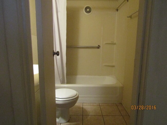 Building Photo - 2-bedroom Apartment City of Maryville