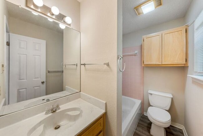 Building Photo - 1717 Parkfield Cove
